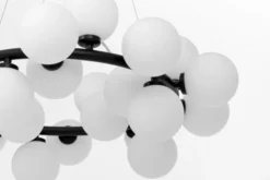Arrediorg Lampadario con sfere opalescenti corona metallo MARSIADA W25