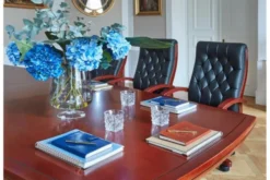 Arrediorg Poltrona direzionale da ufficio in pelle nera Consul