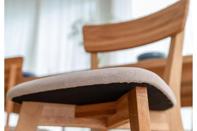 Arrediorg Sedia massello con imbottitura in tessuto beige LEON